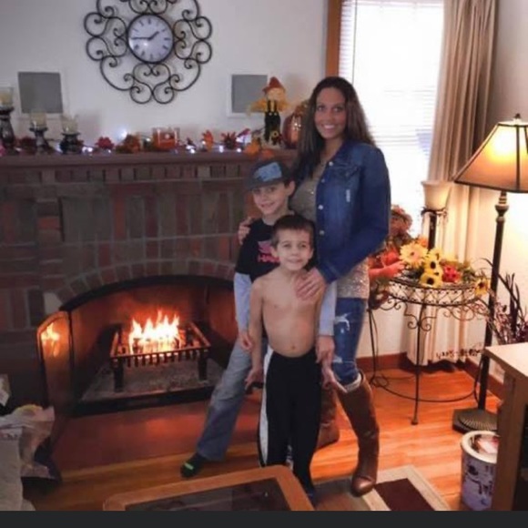 Meet your Posher, Nichole - Picture 1 of 1